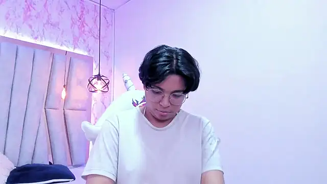 Snapshot of Emmapark_ chatting on 03/15/25, 01:30 Emmapark online show from 03/15/25, 01:30