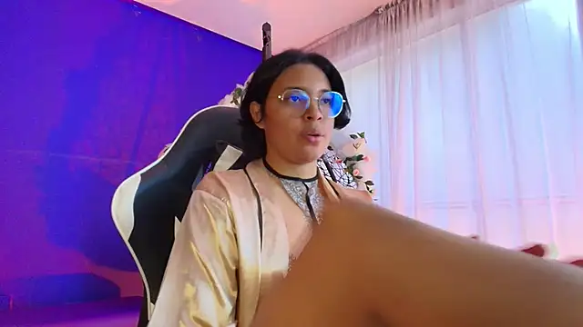 Emmapark  online show from 02/17/26, 07:44