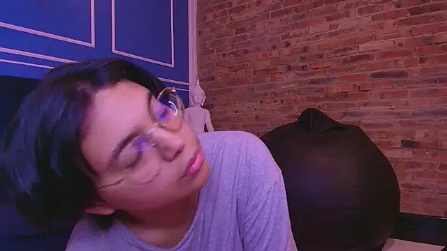 Emmapark  online show from 11/03/25, 02:06