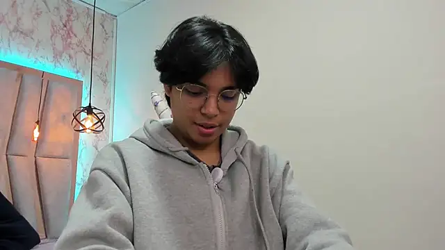 Snapshot of Emmapark_ chatting on 03/21/25, 11:22 Emmapark online show from 03/21/25, 11:22