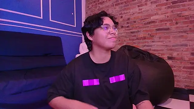 Emmapark  online show from 11/16/25, 06:56