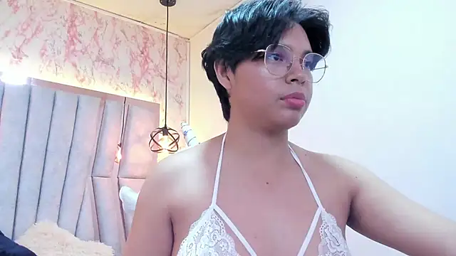 Snapshot of Emmapark_ chatting on 03/04/25, 10:05 Emmapark online show from 03/04/25, 10:05