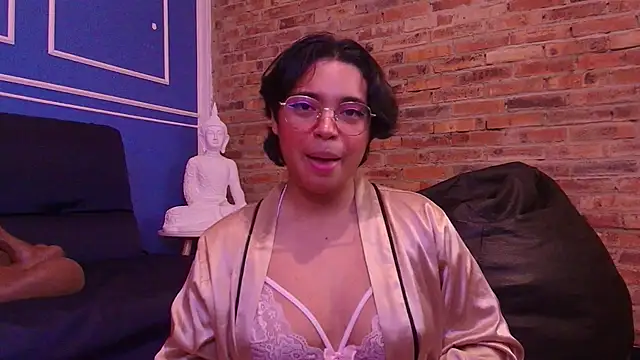 Emmapark  online show from 12/17/25, 07:08