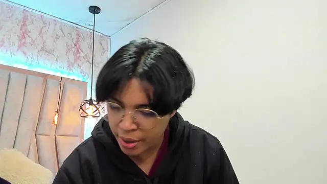 Snapshot of Emmapark_ chatting on 03/22/25, 11:21 Emmapark online show from 03/22/25, 11:21