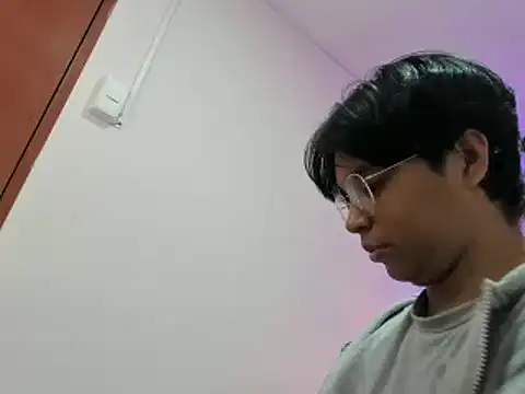 Snapshot of Emmapark_ chatting on 02/25/25, 06:44 Emmapark online show from 02/25/25, 06:44
