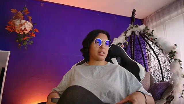 Emmapark  online show from 04/12/26, 04:21