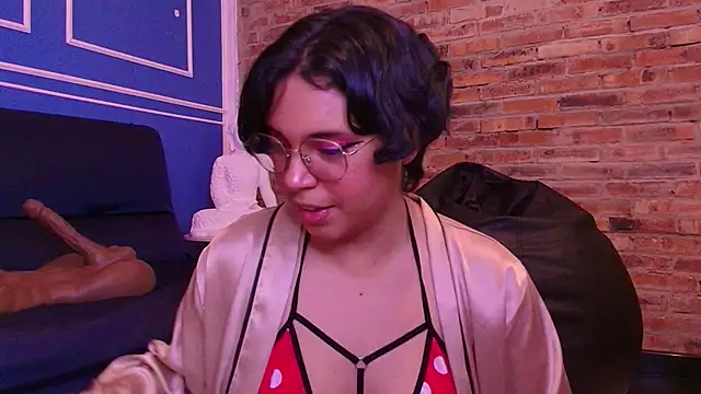 Emmapark  online show from 12/16/25, 07:40