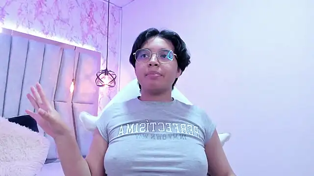 Snapshot of Emmapark_ chatting on 03/08/25, 12:55 Emmapark online show from 03/08/25, 12:55