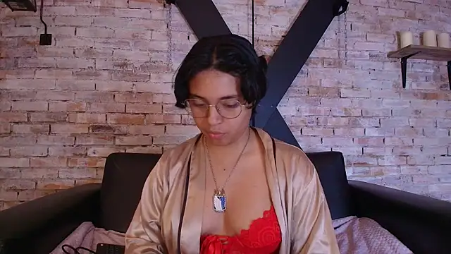 Emmapark  online show from 12/14/25, 02:33