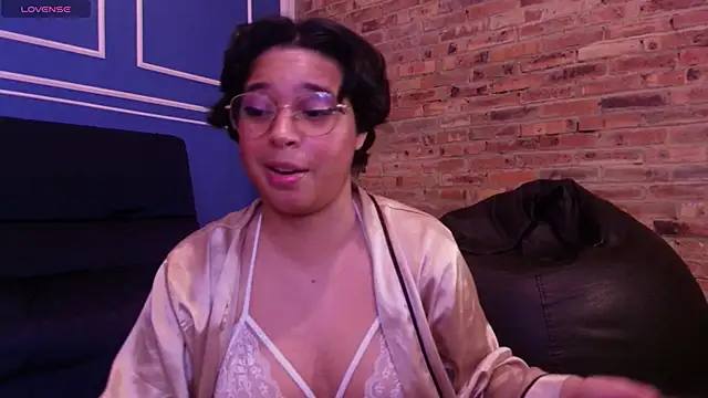 Emmapark  online show from 11/14/25, 07:17