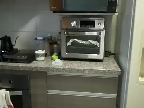 littlelatinhunter online show from 12/23/25, 11:09