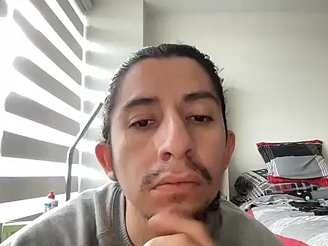 littlelatinhunter online show from 11/30/25, 12:17