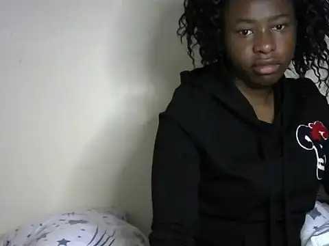 Snapshot of Novah_ chatting on 10/16/25, 01:52 Novah online show from 10/16/25, 01:52