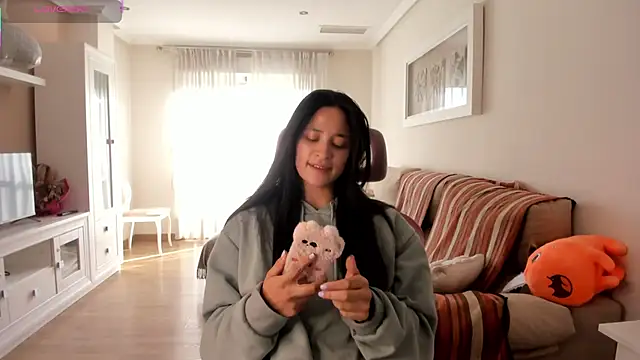 bella apont online show from 11/23/25, 01:43