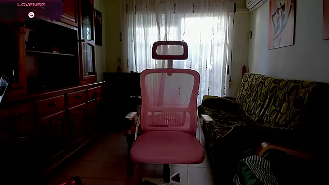 Snapshot of bella_apont chatting on 02/19/25, 10:45 bella apont online show from 02/19/25, 10:45
