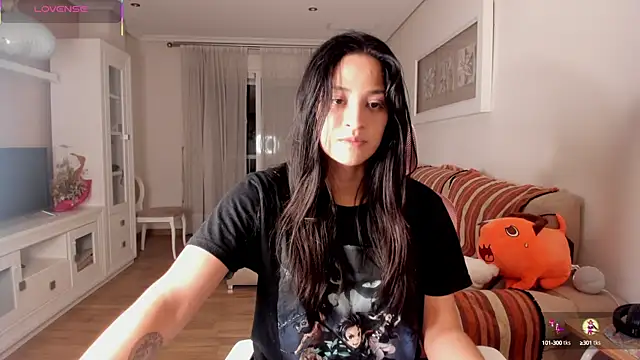 Snapshot of bella_apont chatting on 10/17/25, 10:33 bella apont online show from 10/17/25, 10:33