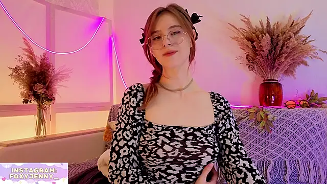 Snapshot of JennyDilly chatting on 11/15/25, 08:24 JennyDilly online show from 11/15/25, 08:24