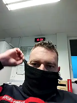 Snapshot of Au_plaisir_des_femmes chatting on 11/25/25, 03:56 Au plaisir des femmes online show from 11/25/25, 03:56