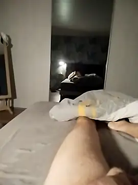 Snapshot of Au_plaisir_des_femmes chatting on 12/23/25, 07:18 Au plaisir des femmes online show from 12/23/25, 07:18