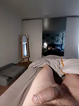 Snapshot of Au_plaisir_des_femmes chatting on 04/16/26, 02:40 Au plaisir des femmes online show from 04/16/26, 02:40