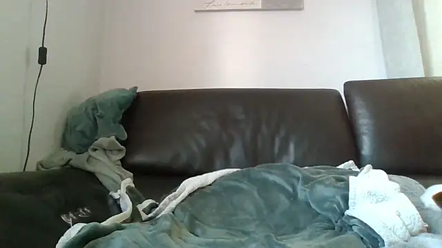 Snapshot of Au_plaisir_des_femmes chatting on 10/21/25, 06:46 Au plaisir des femmes online show from 10/21/25, 06:46