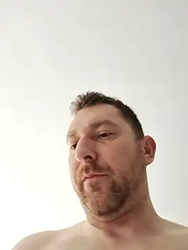 Snapshot of Au_plaisir_des_femmes chatting on 01/08/26, 12:55 Au plaisir des femmes online show from 01/08/26, 12:55