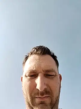 Snapshot of Au_plaisir_des_femmes chatting on 03/08/26, 01:58 Au plaisir des femmes online show from 03/08/26, 01:58