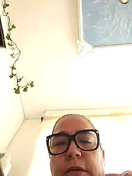 Snapshot of MARIANMILLS__ chatting on 12/19/24, 08:13 MARIANMILLS   online show from 12/19/24, 08:13