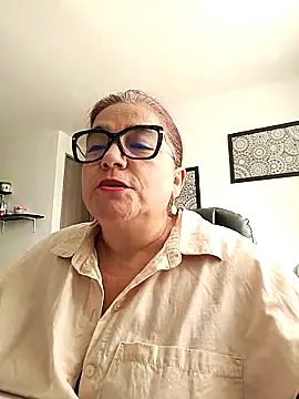 Snapshot of MARIANMILLS__ chatting on 03/22/25, 04:26 MARIANMILLS   online show from 03/22/25, 04:26