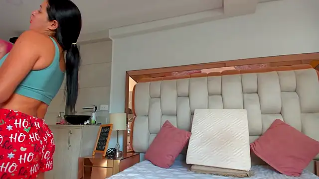 emilyparkerr01 online show from 10/29/25, 09:47