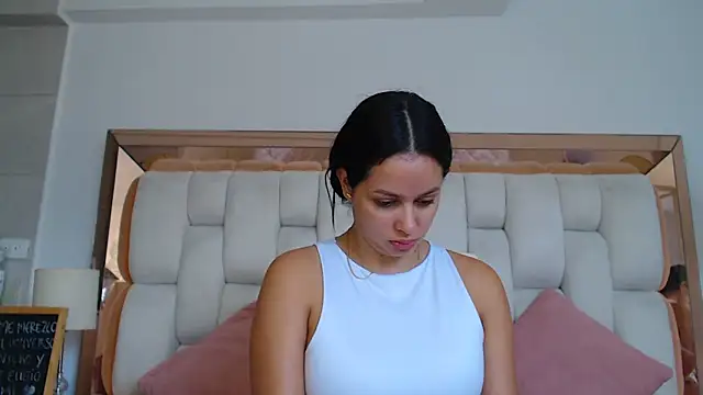 emilyparkerr01 online show from 11/04/25, 09:18