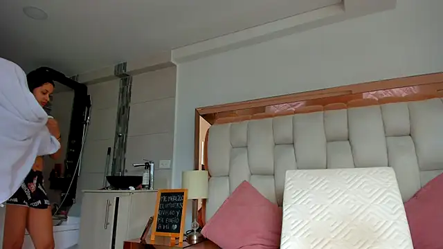 emilyparkerr01 online show from 11/15/25, 07:40