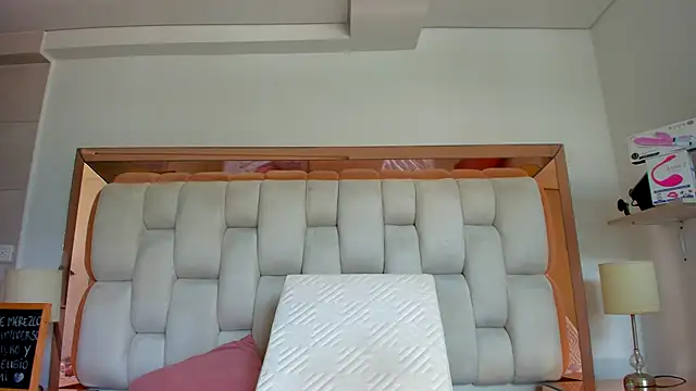 emilyparkerr01 online show from 10/31/25, 03:08