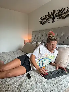 Georgiafox online show from 10/28/25, 04:28