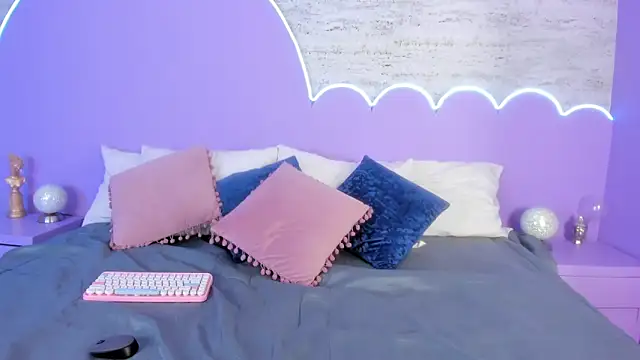 Giaa Ross online show from 12/03/25, 07:46