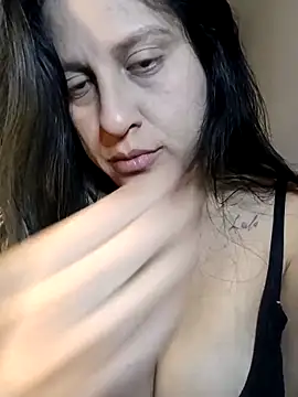 whitegirl0122 online show from 03/21/25, 11:23