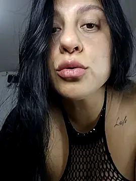 whitegirl0122 online show from 12/17/25, 08:25