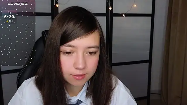 Snapshot of Lina_Brownie chatting on 10/28/25, 01:28 Lina Brownie online show from 10/28/25, 01:28