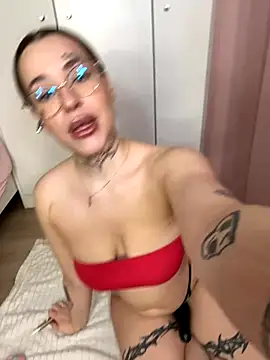 Snapshot of fuckdoll_18 chatting on 10/04/25, 08:16 fuckdoll 18 online show from 10/04/25, 08:16