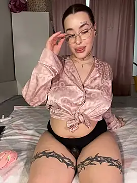 Snapshot of fuckdoll_18 chatting on 02/11/25, 12:25 fuckdoll 18 online show from 02/11/25, 12:25