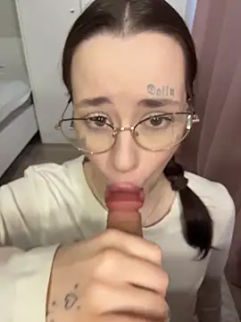 Snapshot of fuckdoll_18 chatting on 10/25/25, 09:08 fuckdoll 18 online show from 10/25/25, 09:08