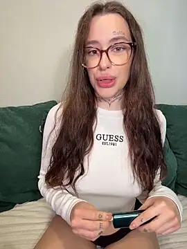 fuckdoll 18 online show from 06/03/26, 04:57