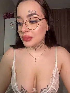 Snapshot of fuckdoll_18 chatting on 02/16/25, 03:27 fuckdoll 18 online show from 02/16/25, 03:27