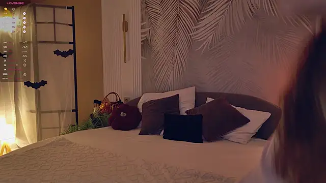 Miley Smile online show from 11/10/25, 06:40