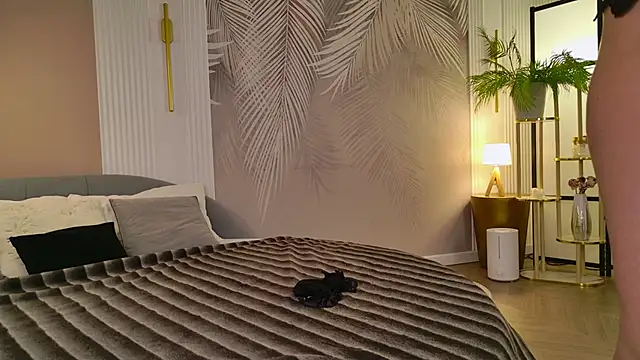 Snapshot of Miley_Smile chatting on 02/22/26, 08:17 Miley Smile online show from 02/22/26, 08:17