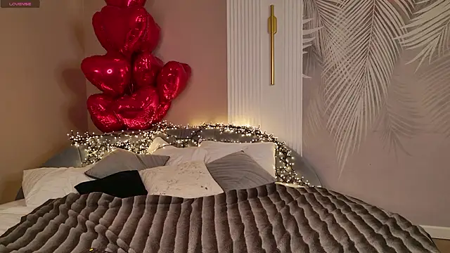 Snapshot of Miley_Smile chatting on 02/16/26, 09:19 Miley Smile online show from 02/16/26, 09:19