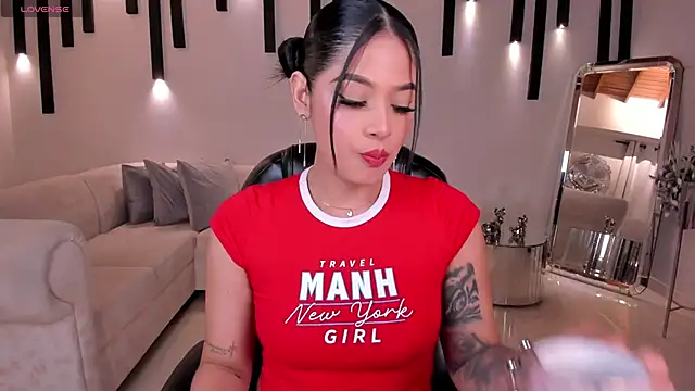 AlyssaDean online show from 10/10/25, 11:44