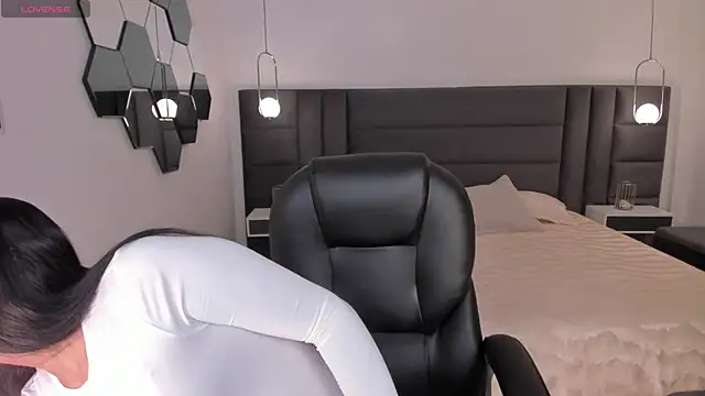 AlyssaDean online show from 11/11/25, 11:38