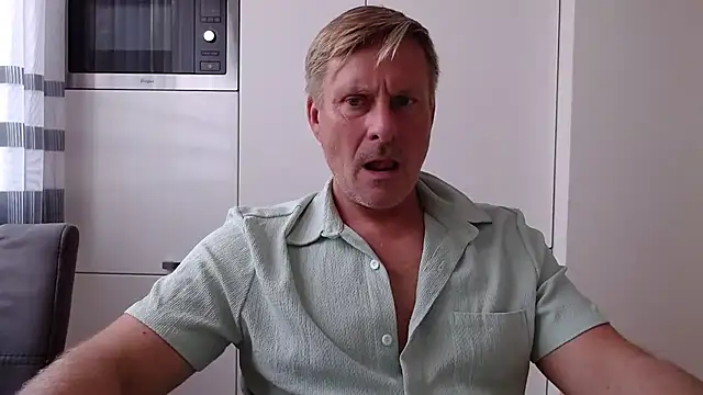 johnnym1 online show from 10/24/25, 10:25