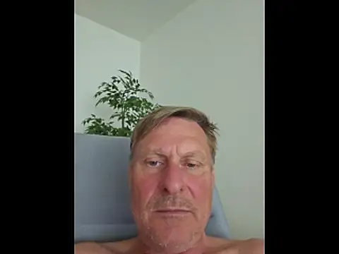 johnnym1 online show from 05/13/26, 11:39